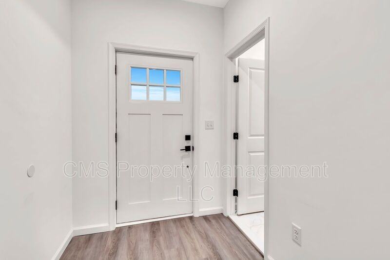 403 S Pine Ave #403 - Photo 2 of 16