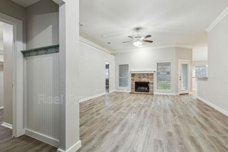 1800 Meadowlark Ln - Photo 3 of 34