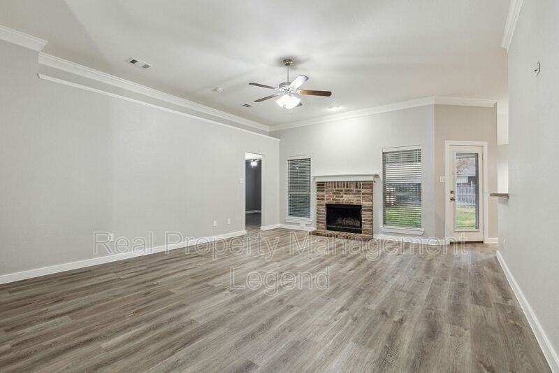 1800 Meadowlark Ln - Photo 4 of 34