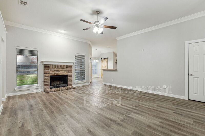 1800 Meadowlark Ln - Photo 5 of 34