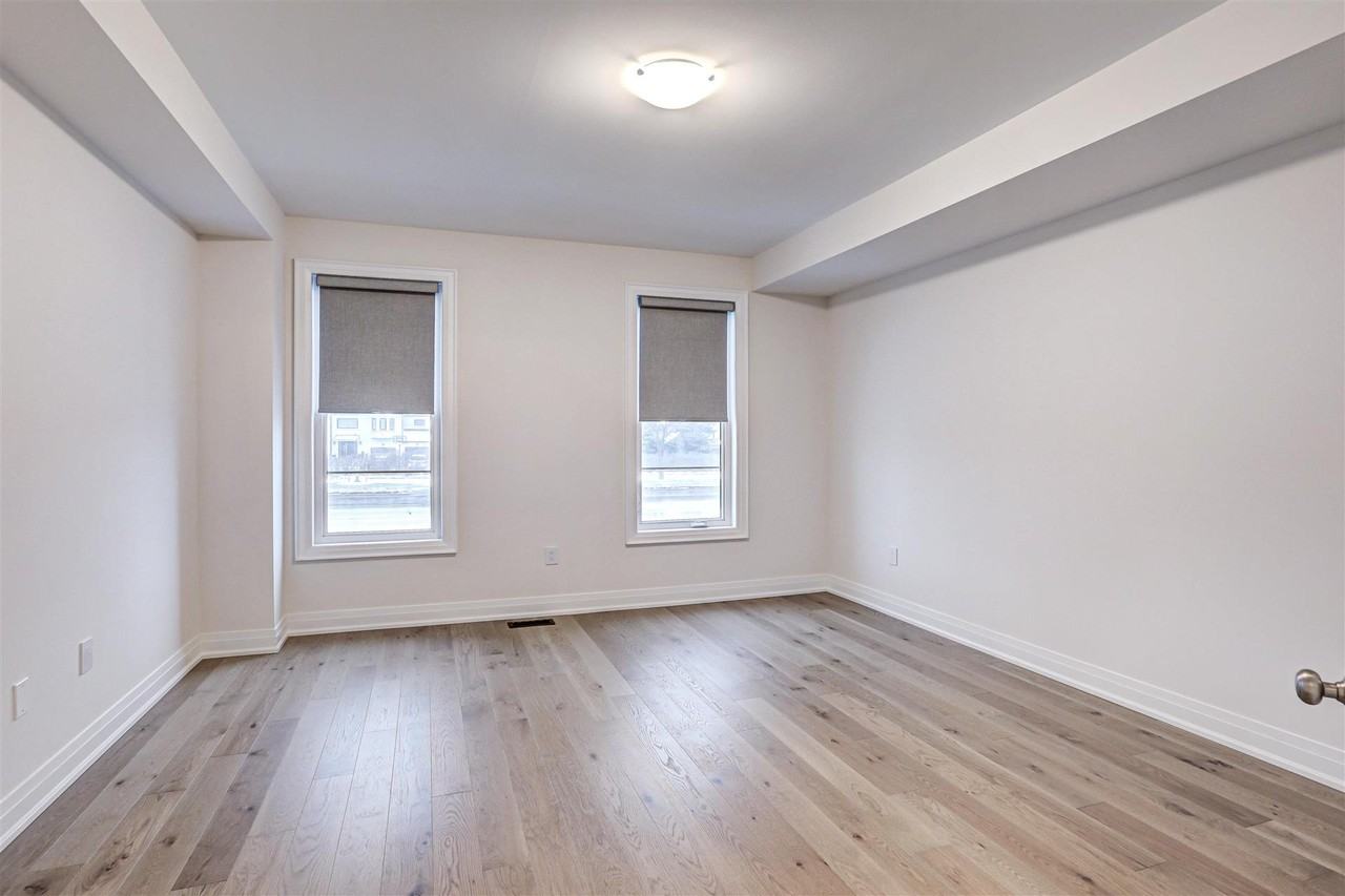 9418 Bayview Avenue - Photo 3 of 12