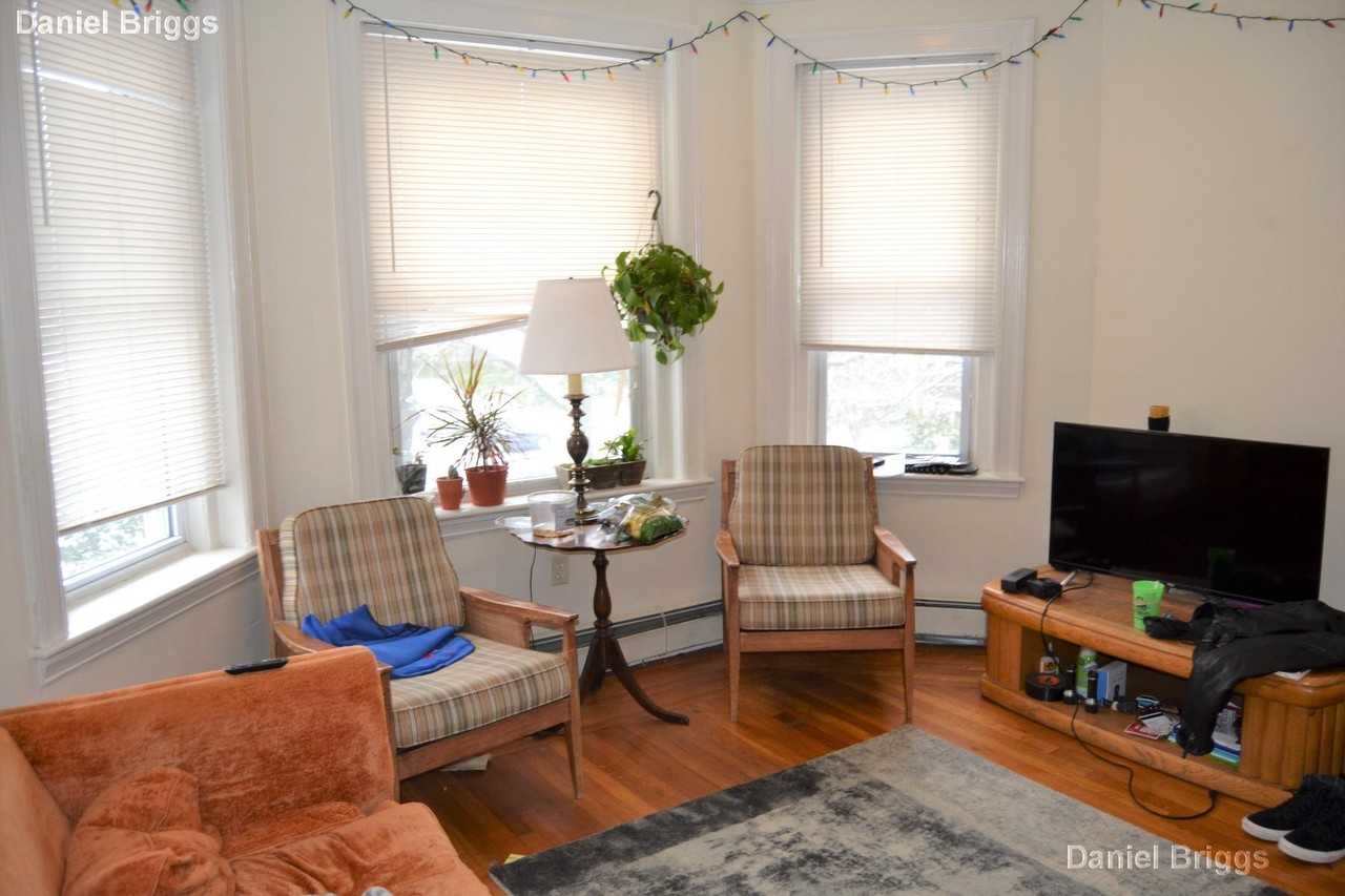 73 Thatcher St #302 - Photo 2 of 12
