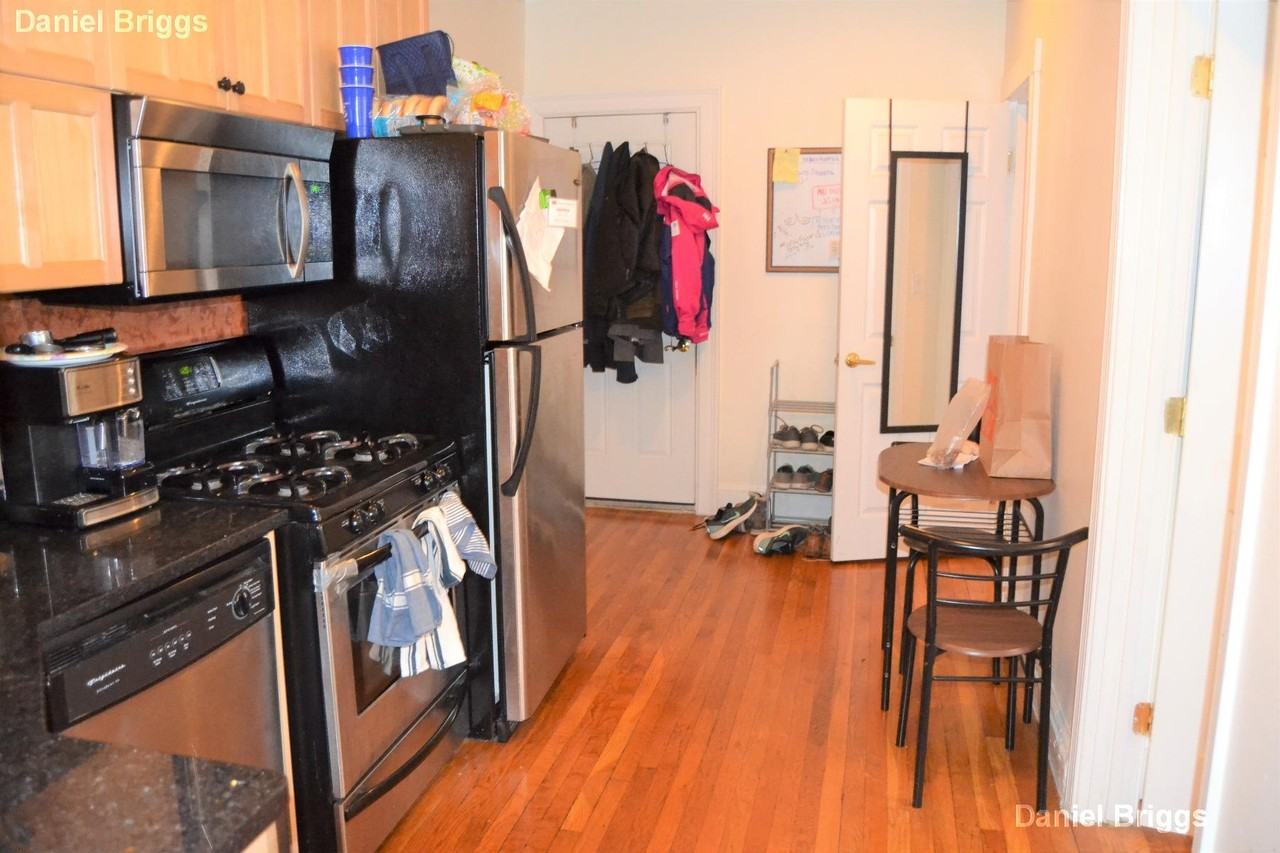 73 Thatcher St #302 - Photo 5 of 12