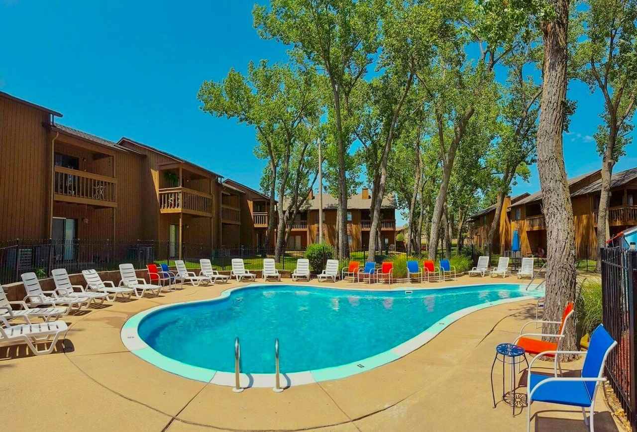 6747 W Par Ln - Photo 3 of 50