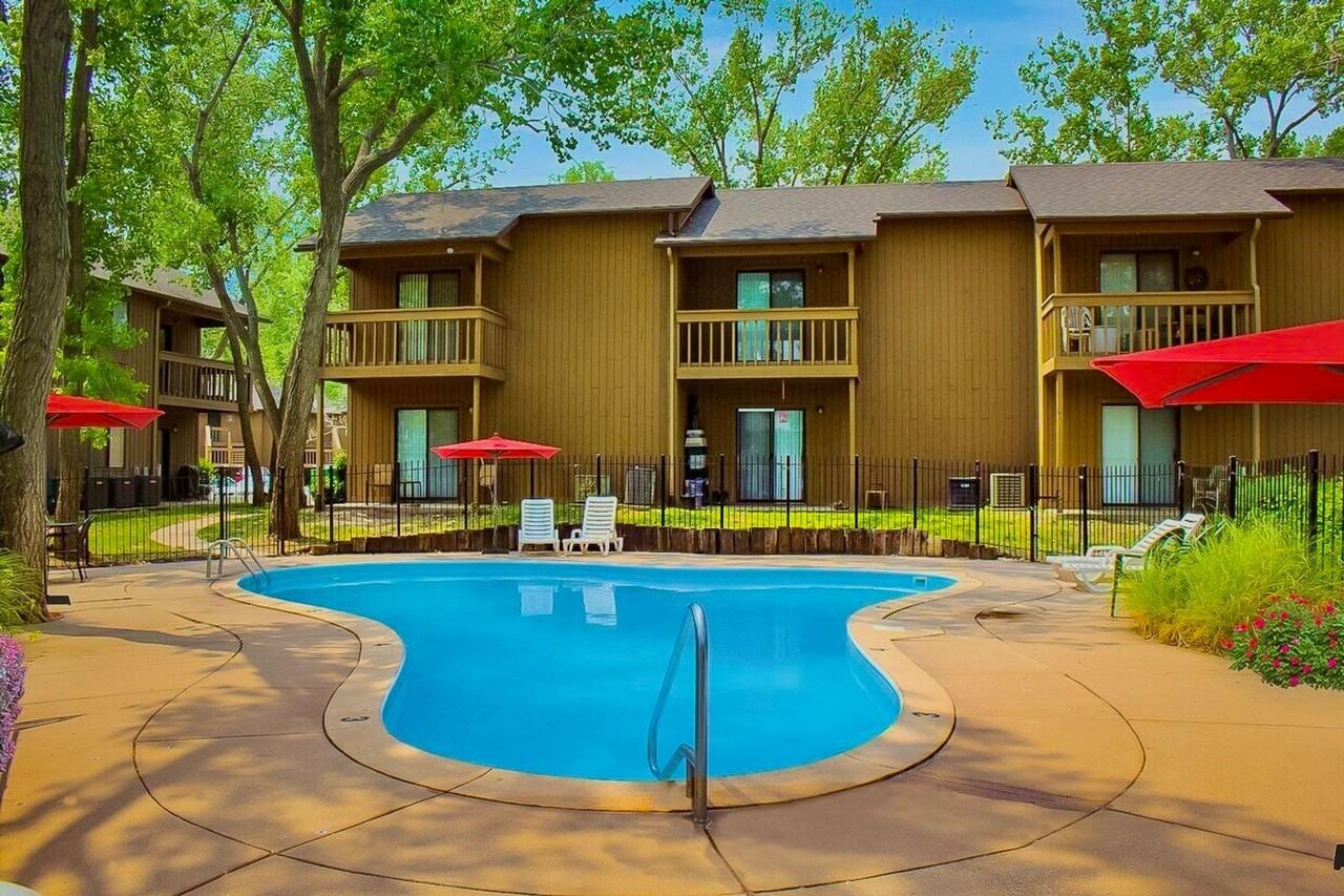 6747 W Par Ln - Photo 4 of 50