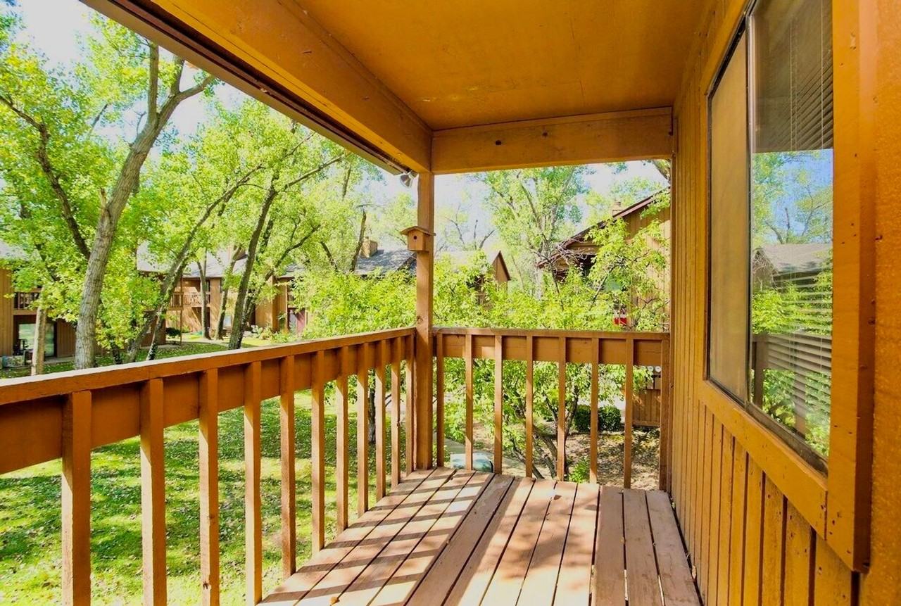 6747 W Par Ln - Photo 5 of 50