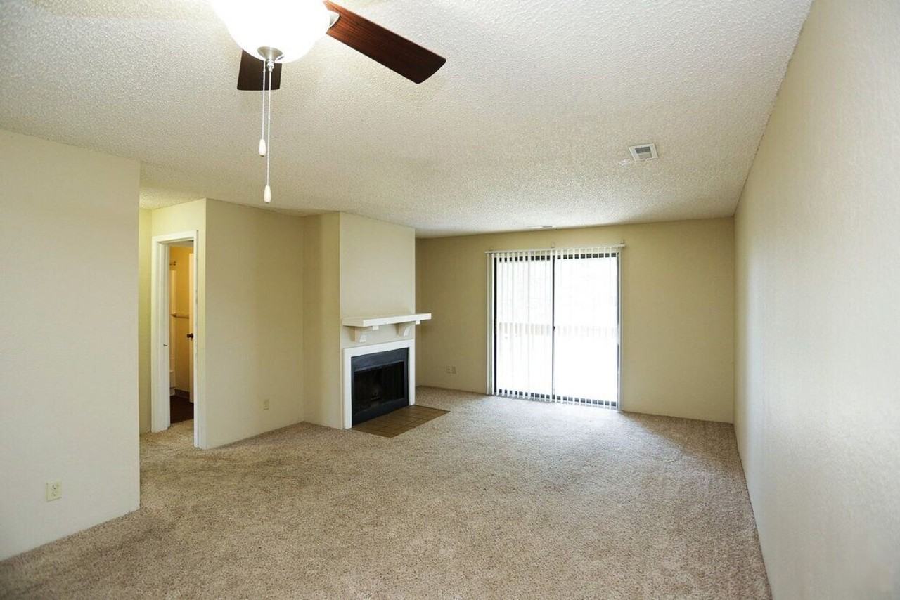 6747 W Par Ln - Photo 7 of 50