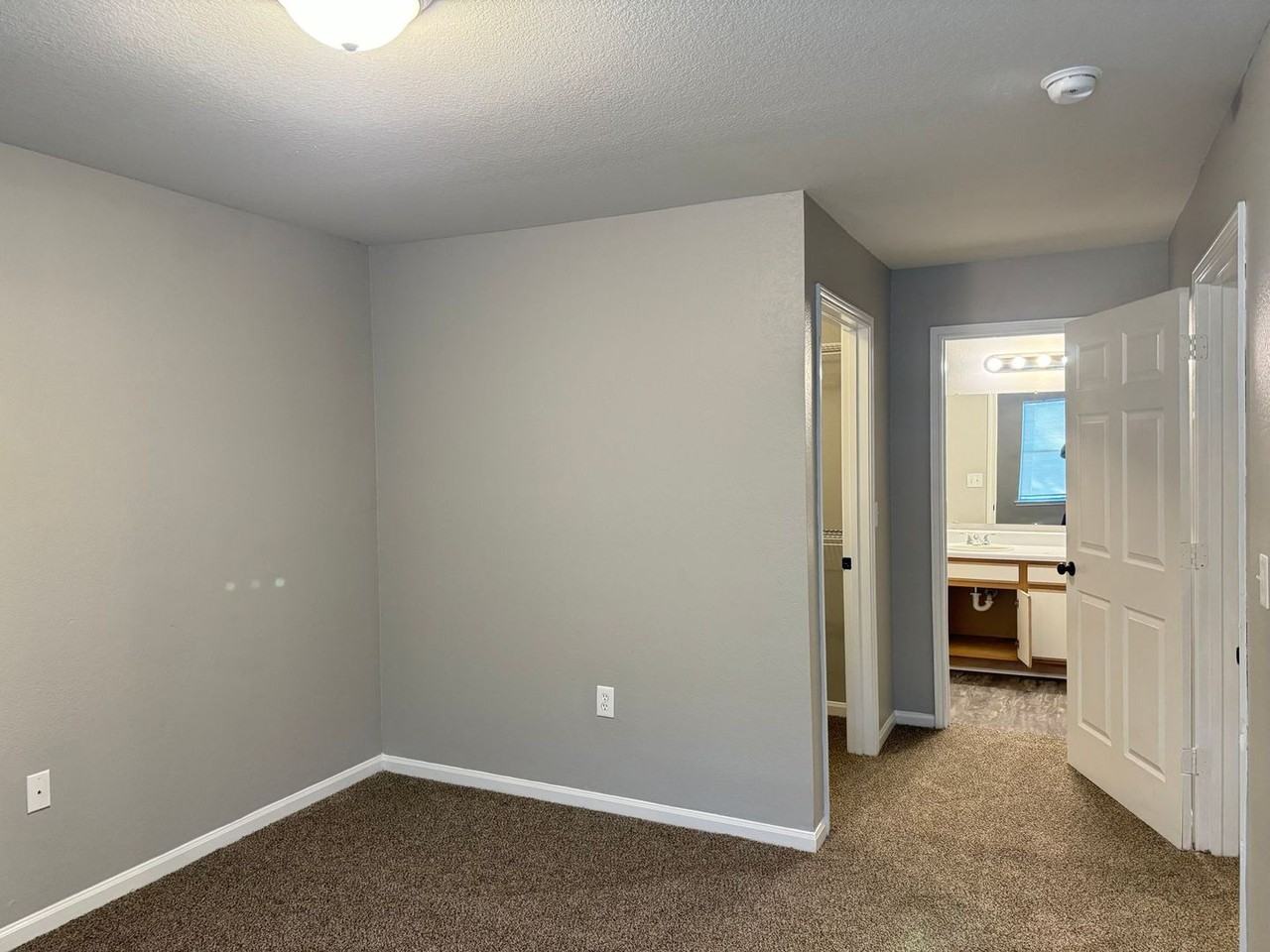 Amber Pointe Apartments - Photo 7 of 47