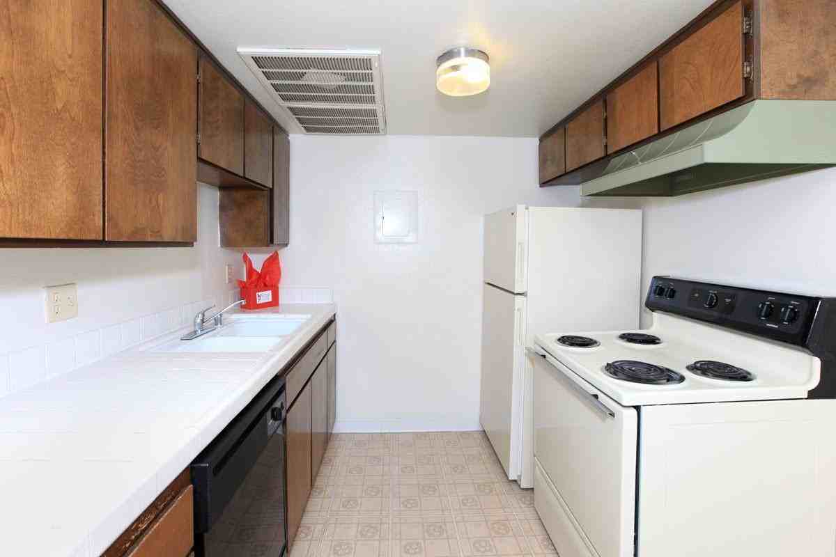Chateau Monterey II Apartments - Photo 3 of 5