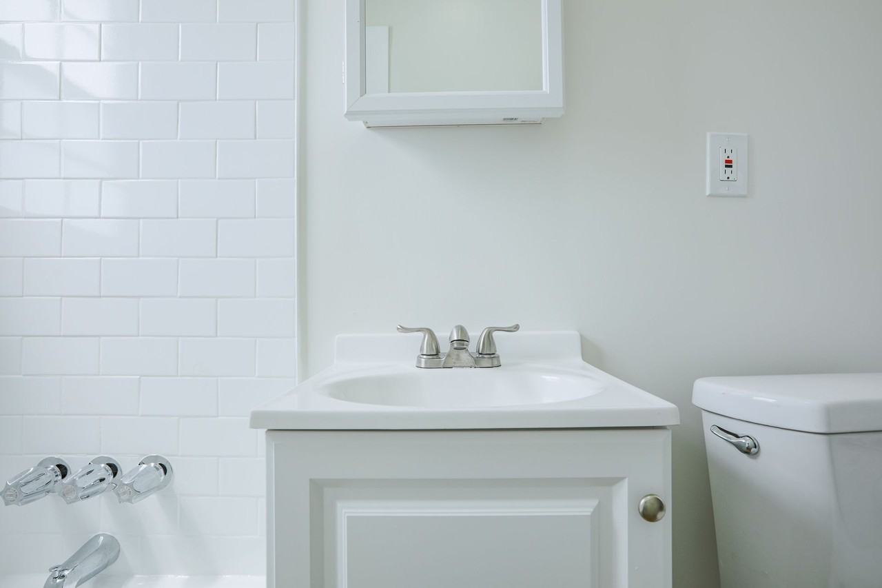 Bright & Inviting 1 - Photo 3 of 10