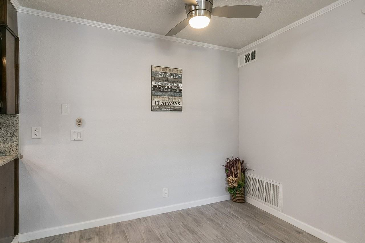 3003 S.W. 27th Ave - Photo 6 of 20