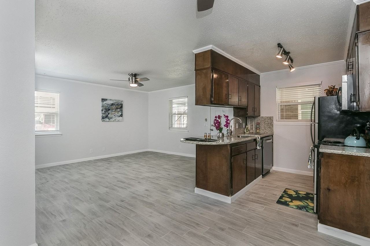 3003 S.W. 27th Ave - Photo 7 of 20