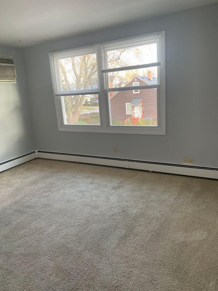 Angle-Tyler Apartments - Photo 4 of 16