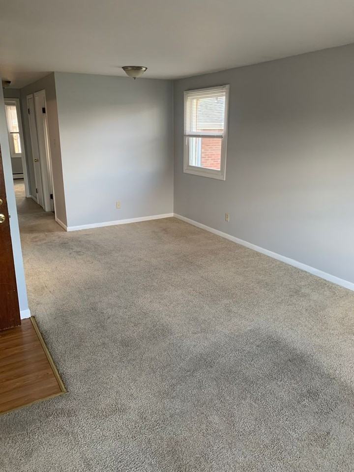 Angle-Tyler Apartments - Photo 5 of 16