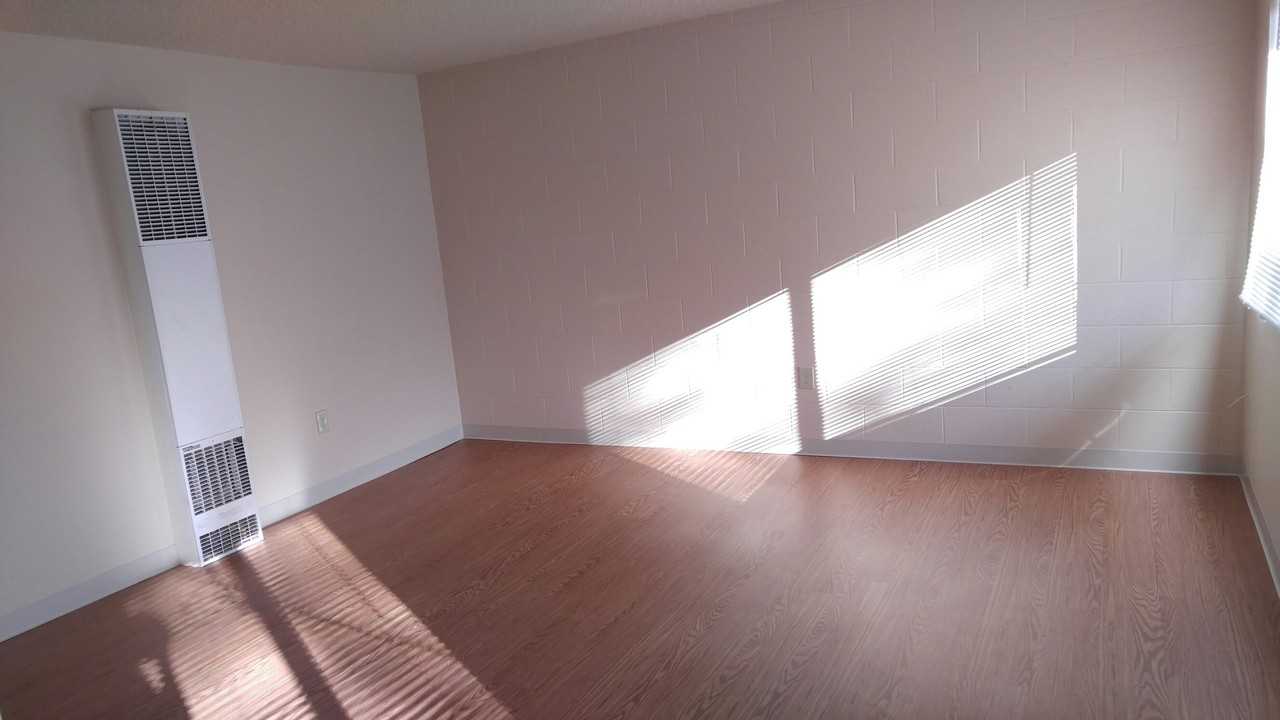 485 LINDEN - Photo 4 of 11