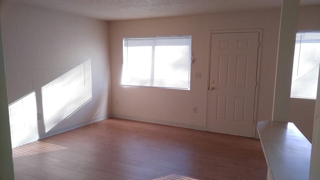 485 LINDEN - Photo 6 of 11