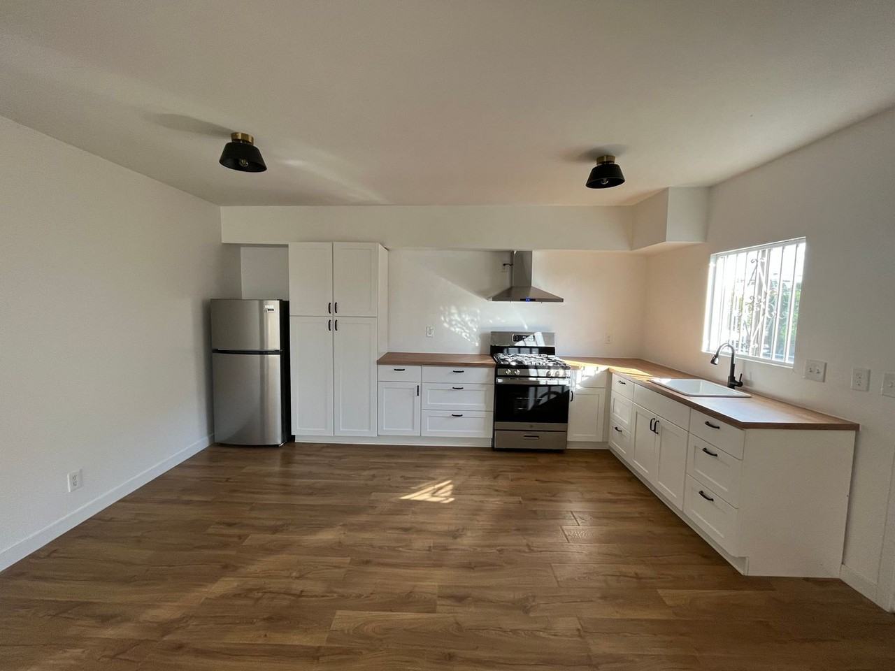 Stylish Urban Living in the Heart of LA at 1821 Sichel Street - Photo 2 of 16