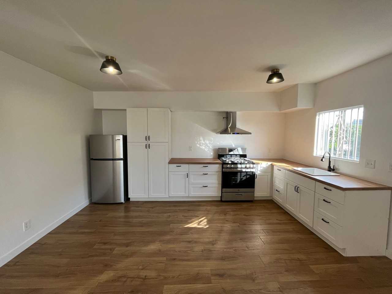 Stylish Urban Living in the Heart of LA at 1821 Sichel Street - Photo 3 of 16