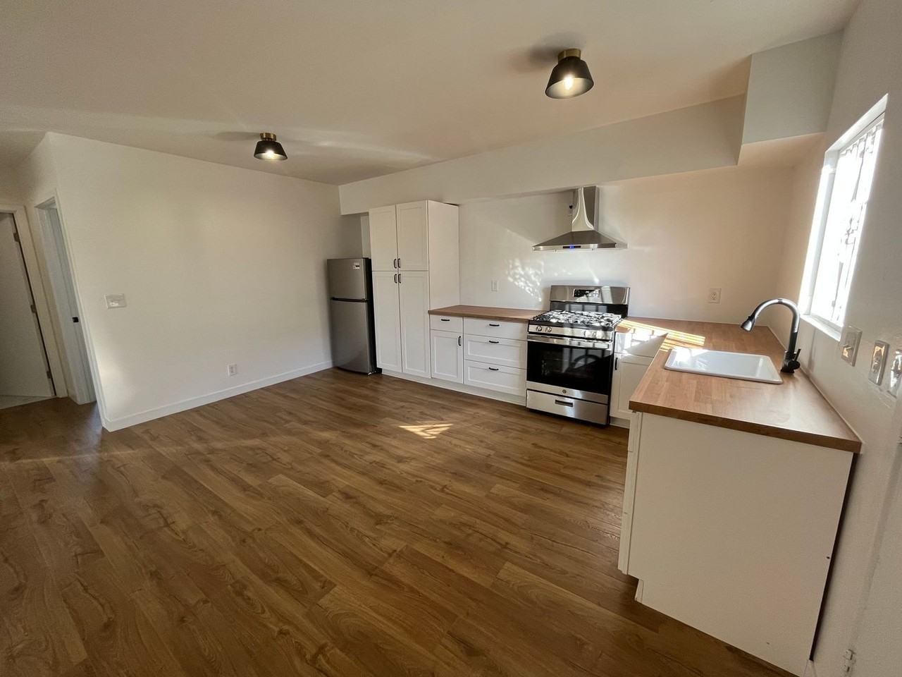 Stylish Urban Living in the Heart of LA at 1821 Sichel Street - Photo 4 of 16