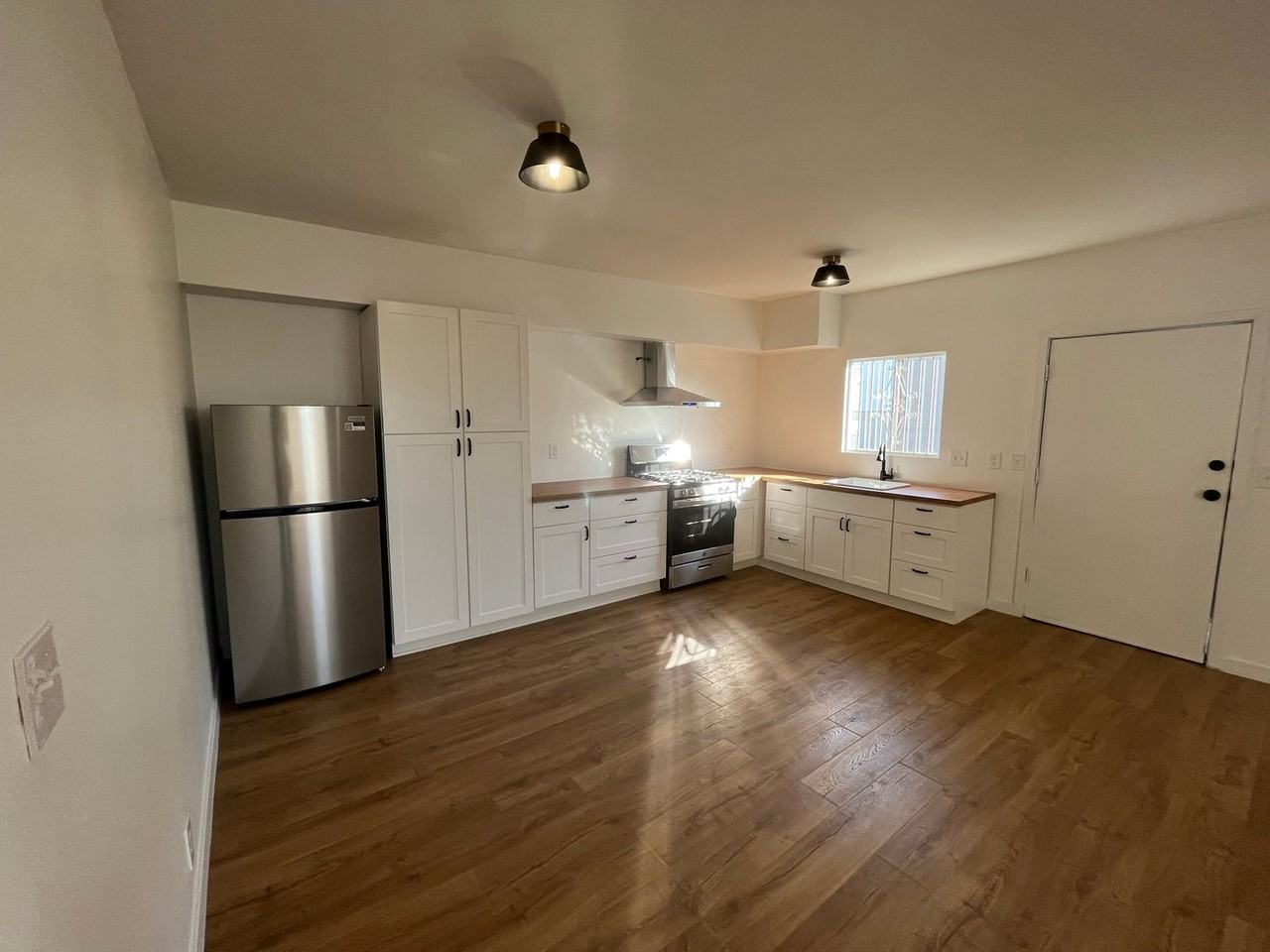 Stylish Urban Living in the Heart of LA at 1821 Sichel Street - Photo 5 of 16