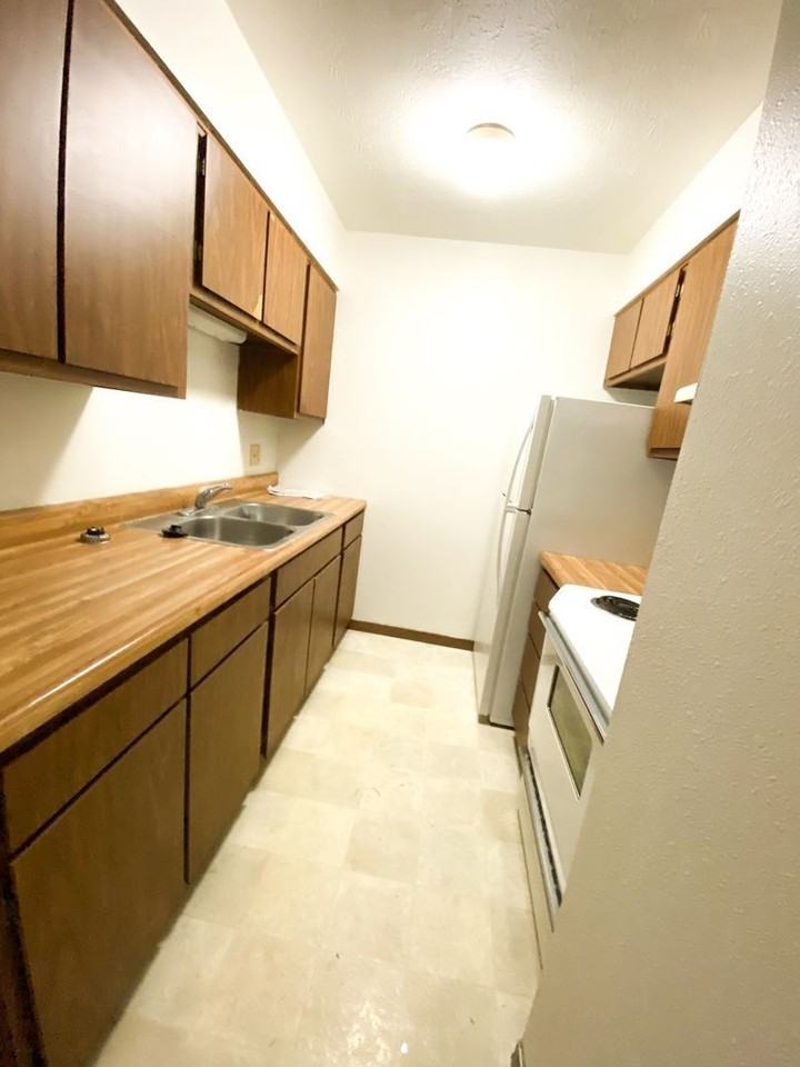 Fowler Place Apartments - Photo 6 of 10