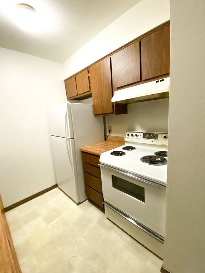 Fowler Place Apartments - Photo 7 of 10