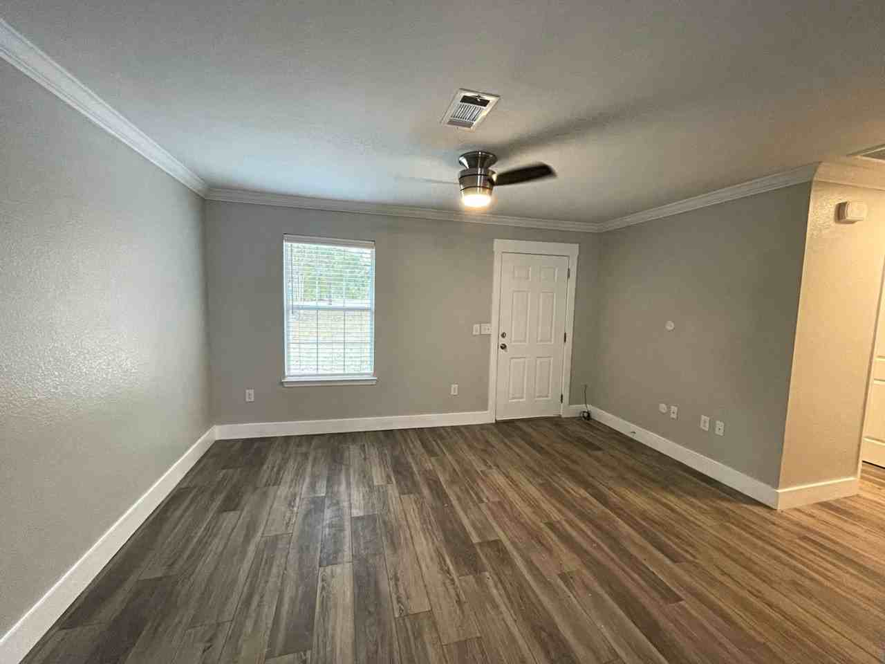 4038 Freddies Ln - Photo 3 of 18