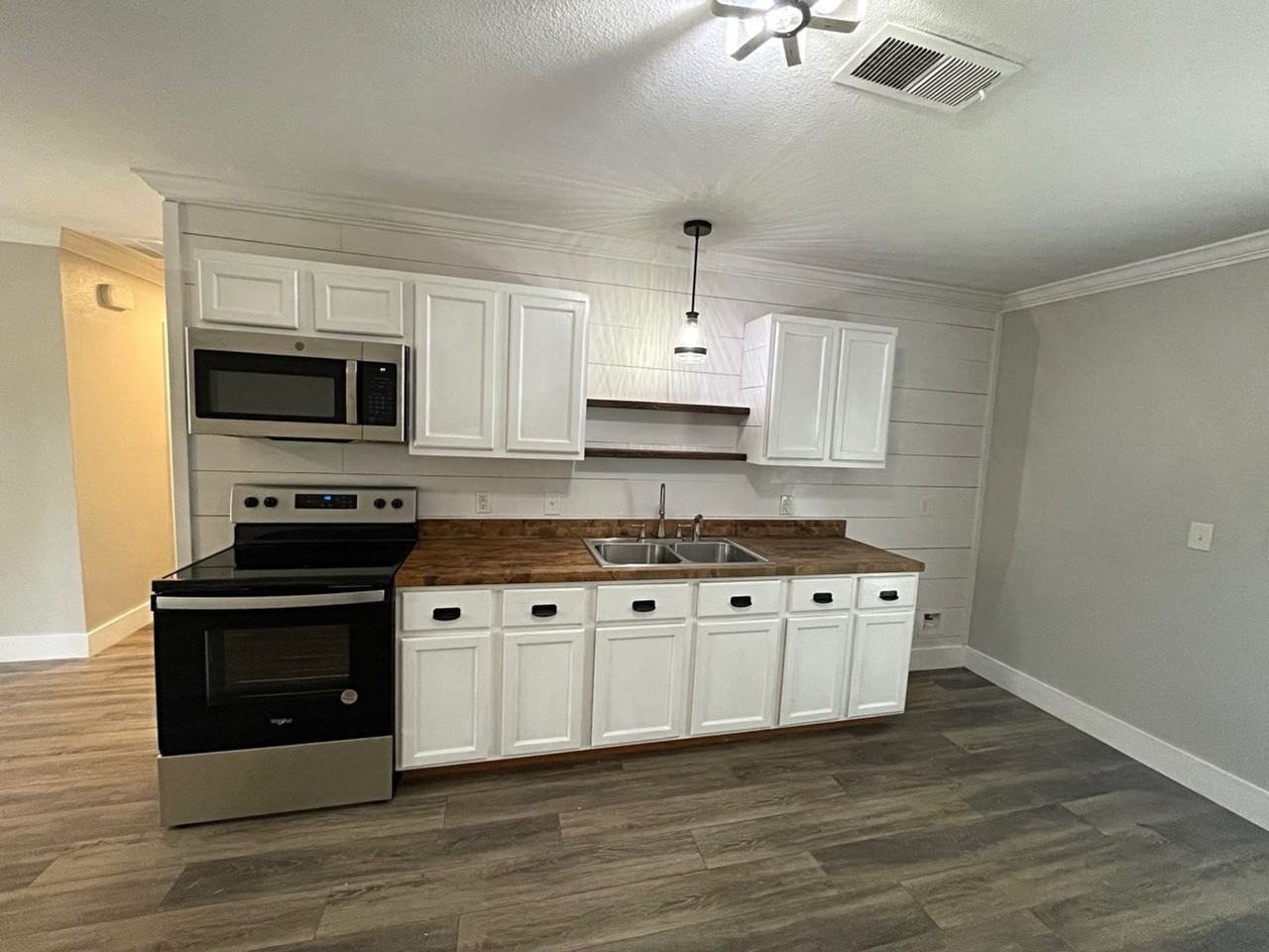 4038 Freddies Ln - Photo 5 of 18