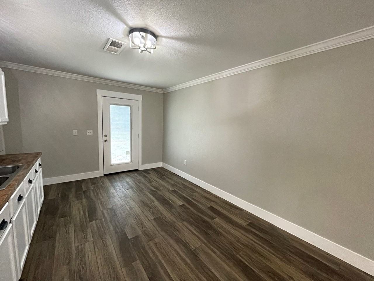 4038 Freddies Ln - Photo 7 of 18