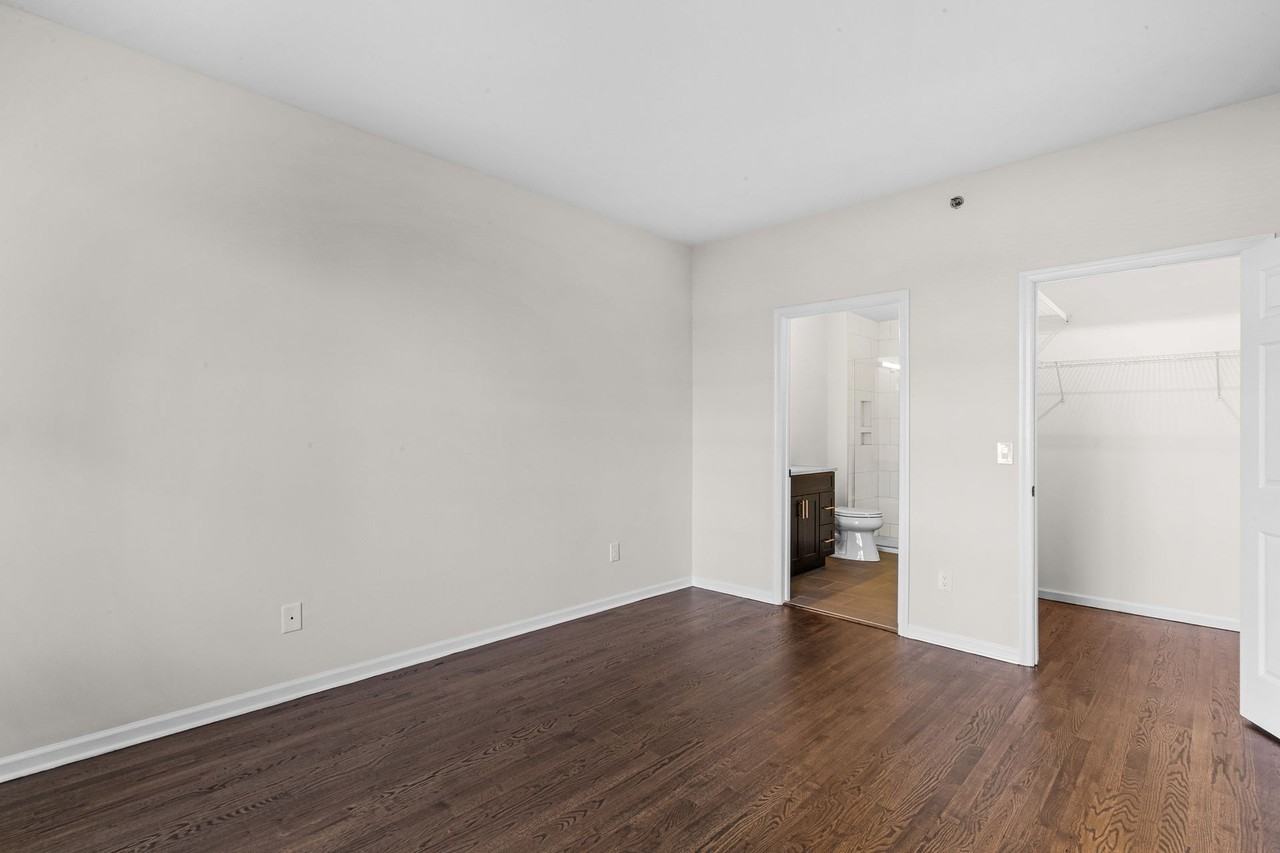 COLUMBIA COURT, LLC - Photo 6 of 50