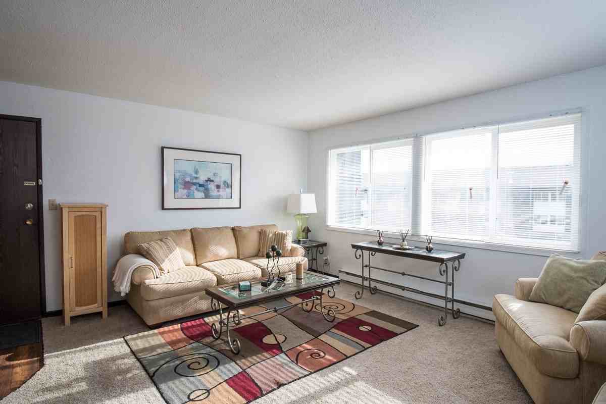 1 Rivercrest Drive - Photo 4 of 49