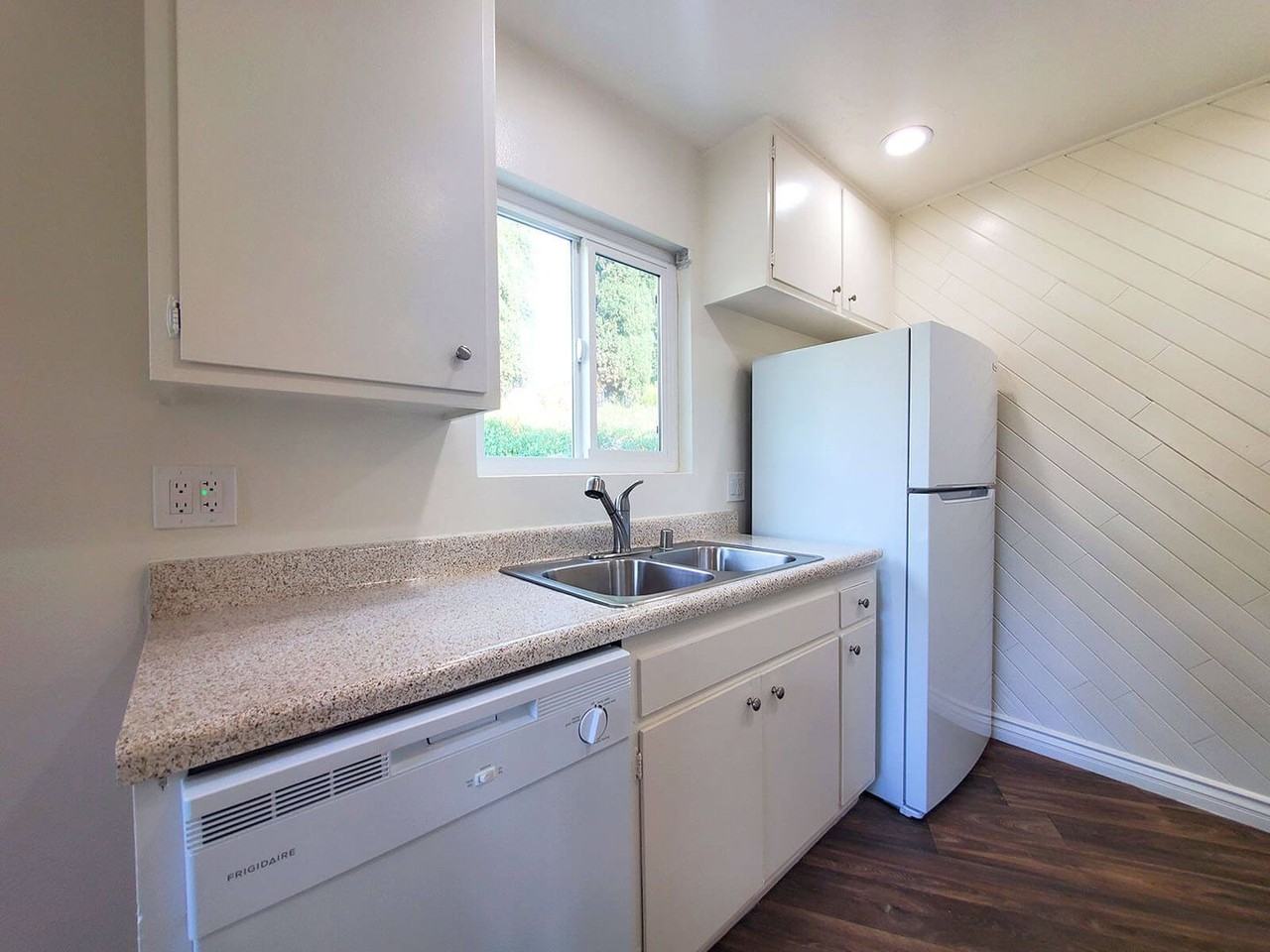 Civic Park Apts - Photo 4 of 14