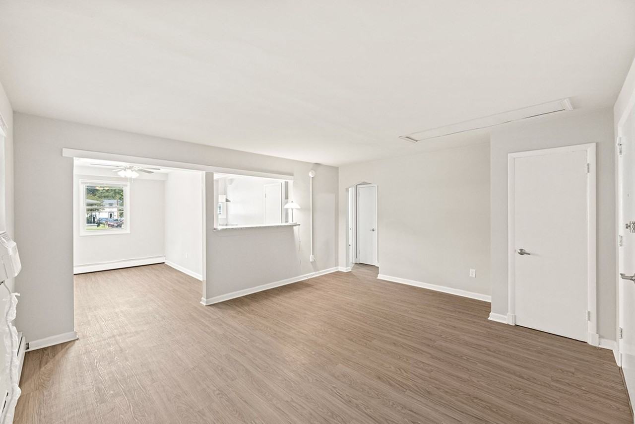 Laurel24 - Photo 6 of 20