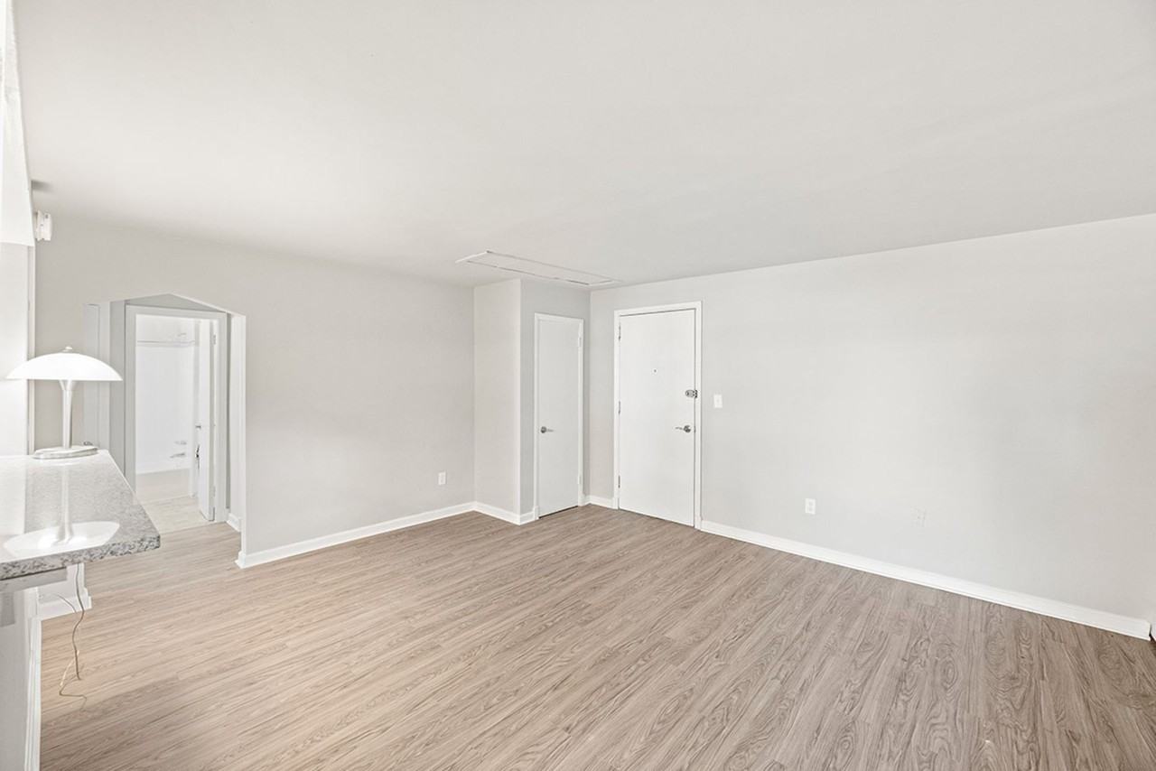 Laurel24 - Photo 7 of 20