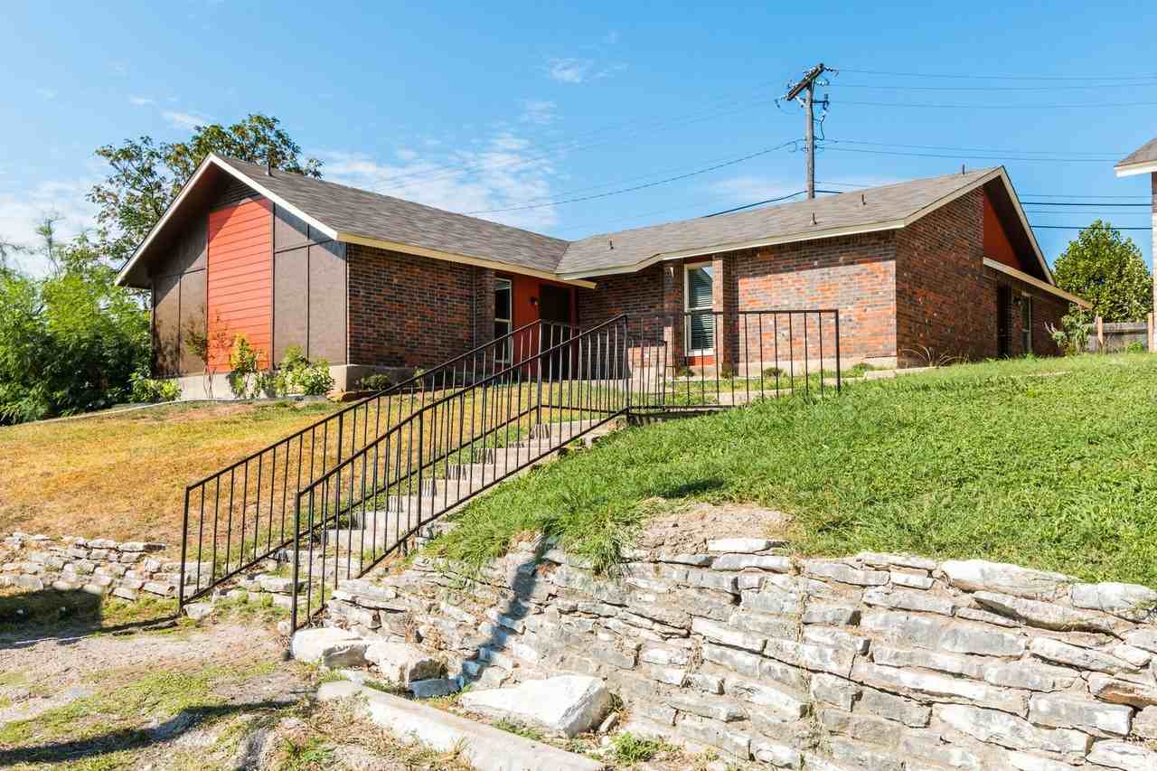 1901 Valley Hill Cir - Photo 4 of 20