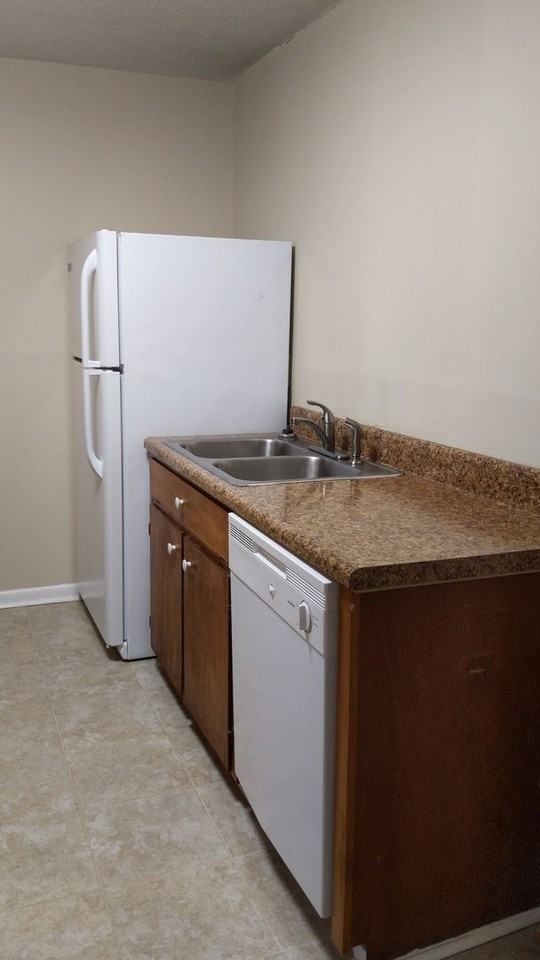 300 Brown Avenue - Photo 3 of 13