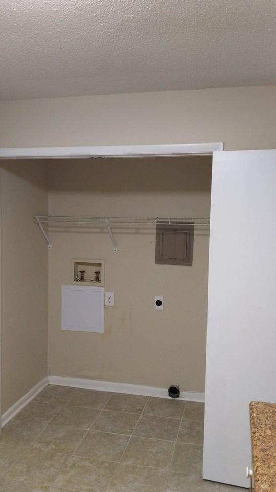 300 Brown Avenue - Photo 4 of 13