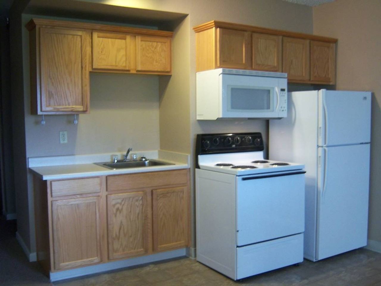 Albany Court Apartments 55+ - Photo 3 of 4