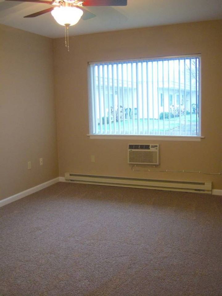 Albany Court Apartments 55+ - Photo 4 of 4