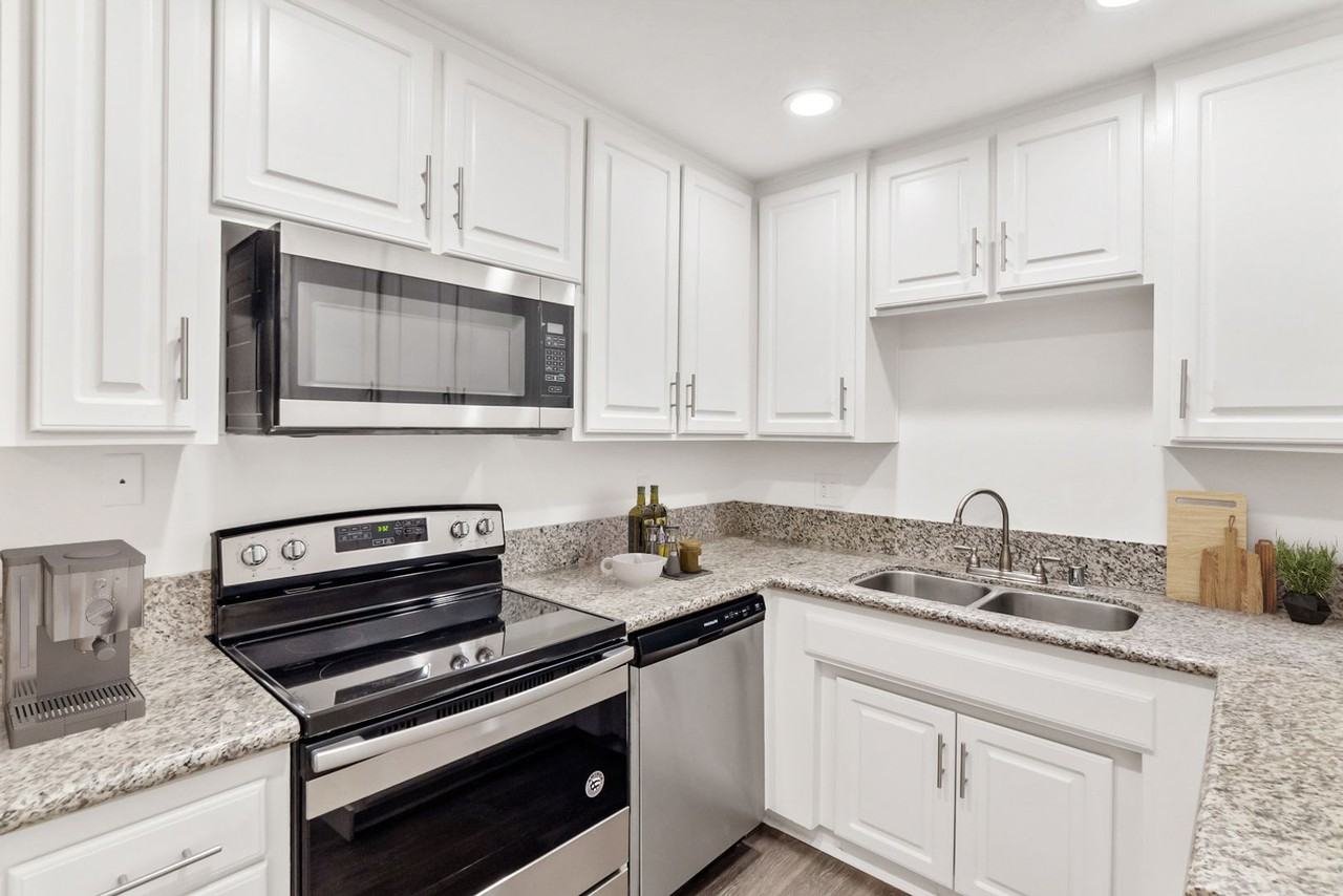 Lakewood Colony Apartments - Photo 7 of 29