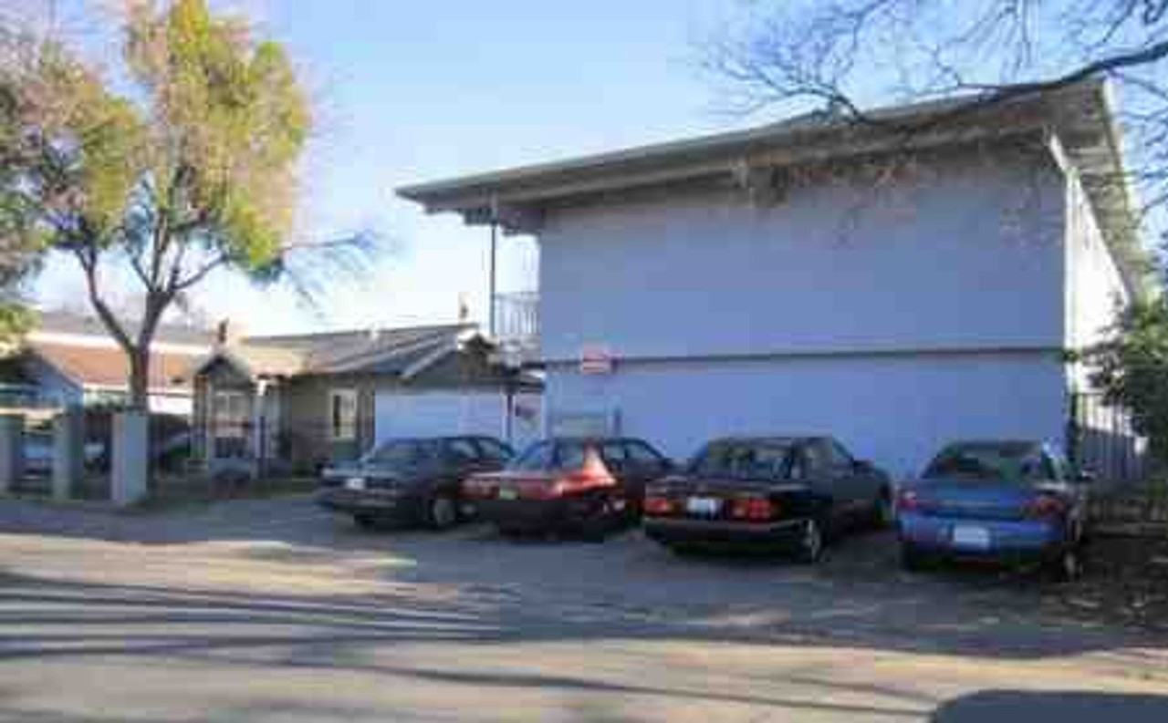 1 Bedroom 1 Bathroom Apartment - Photo 5 of 23