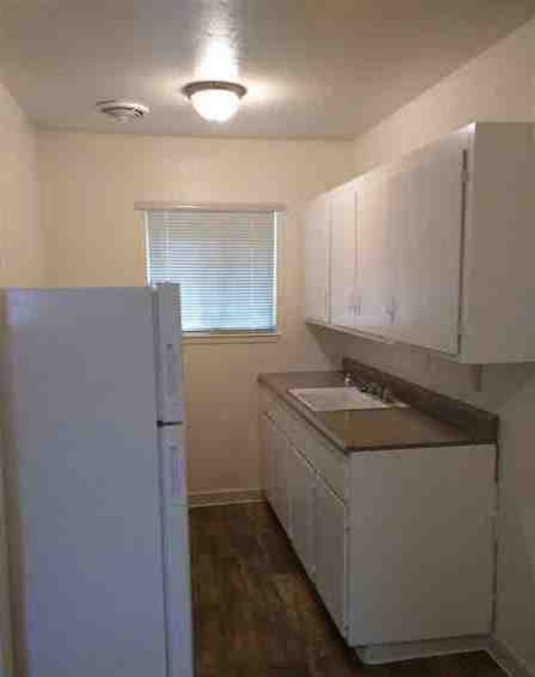 1 Bedroom 1 Bathroom Apartment - Photo 7 of 23