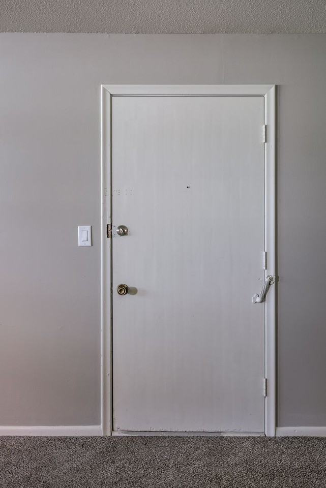 Spacious 2 Bedroom apartments in private complex MINUTES away from Benson! - Photo 2 of 14