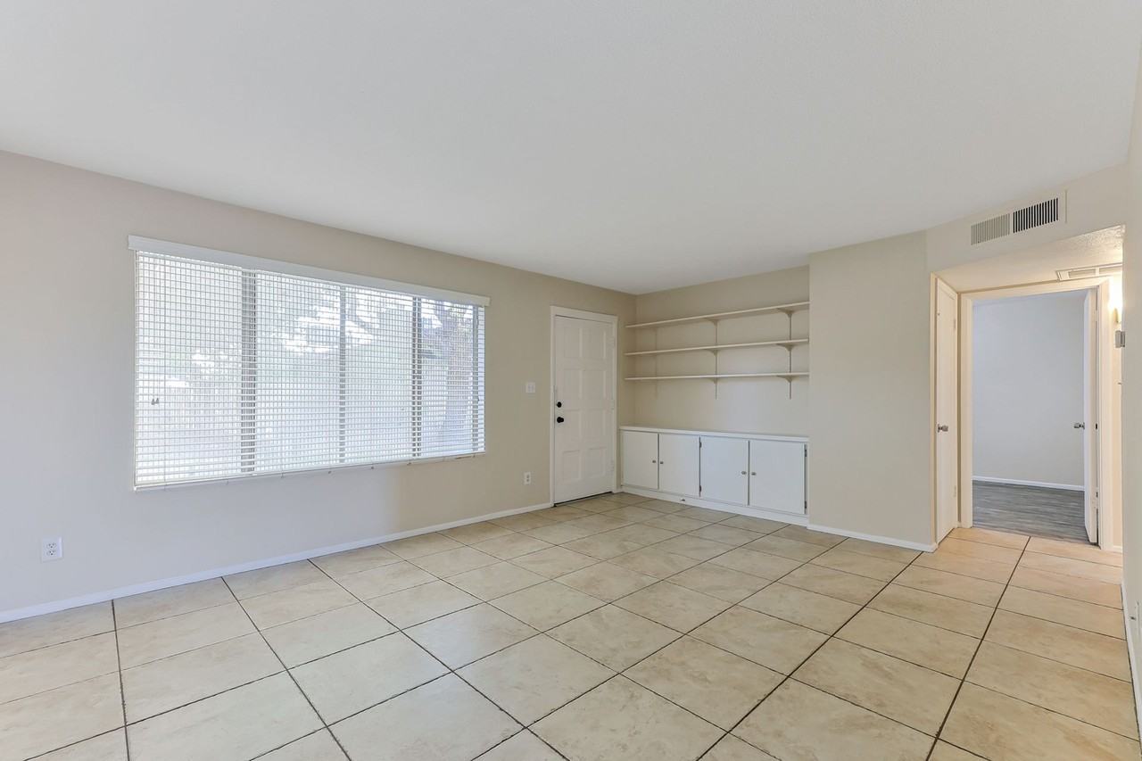 La Rosa - Photo 3 of 50