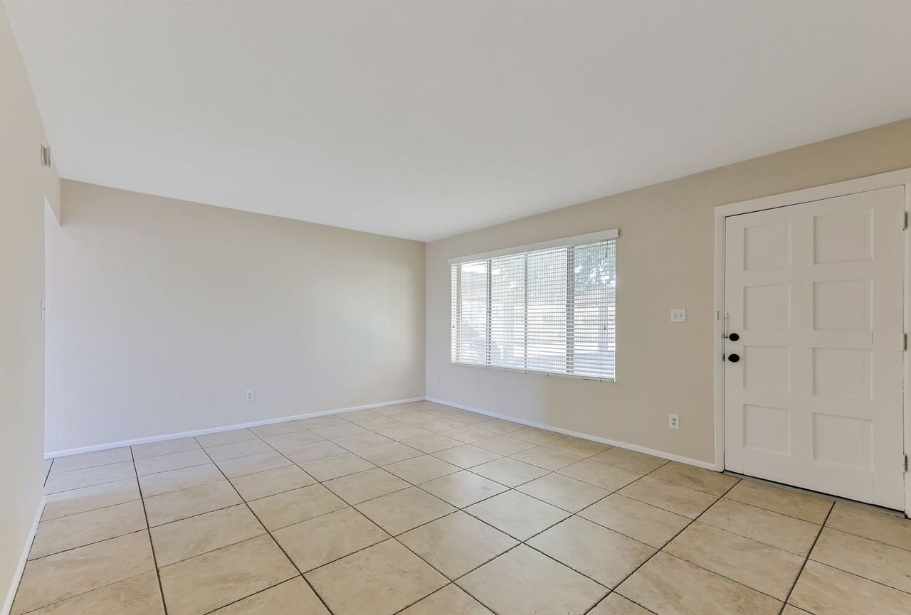 La Rosa - Photo 4 of 50