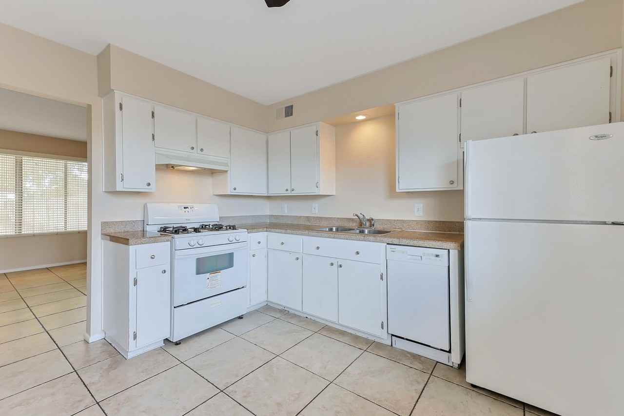 La Rosa - Photo 6 of 50