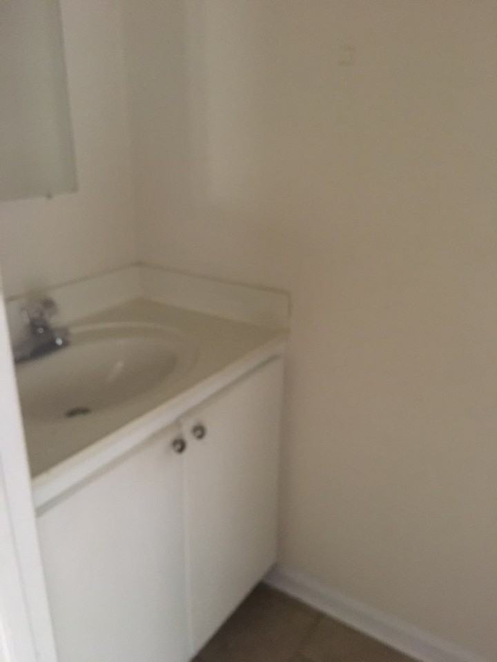 Parkdale Ave Apartments - Photo 7 of 8