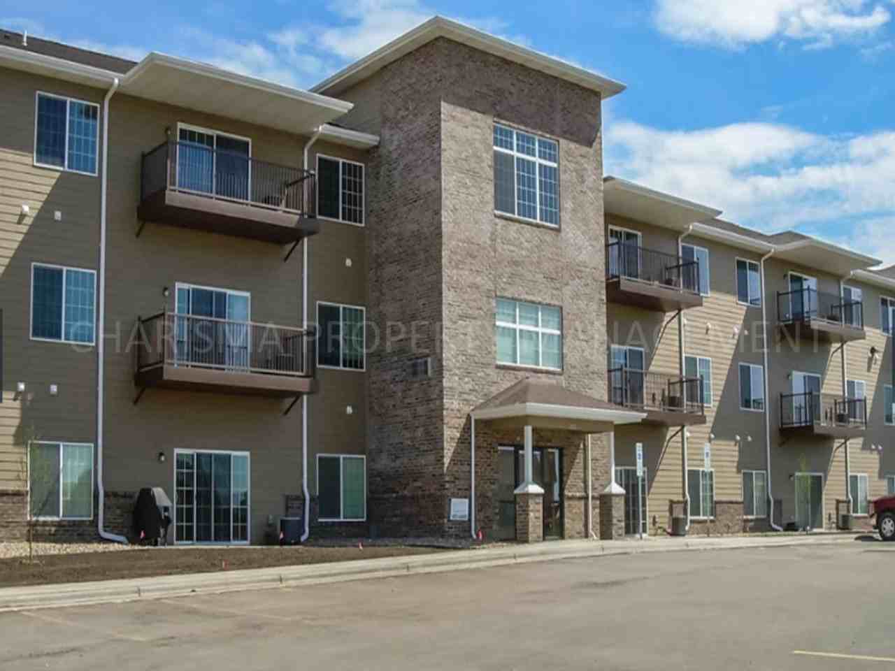 705 S Eighth Ave - Photo 5 of 45