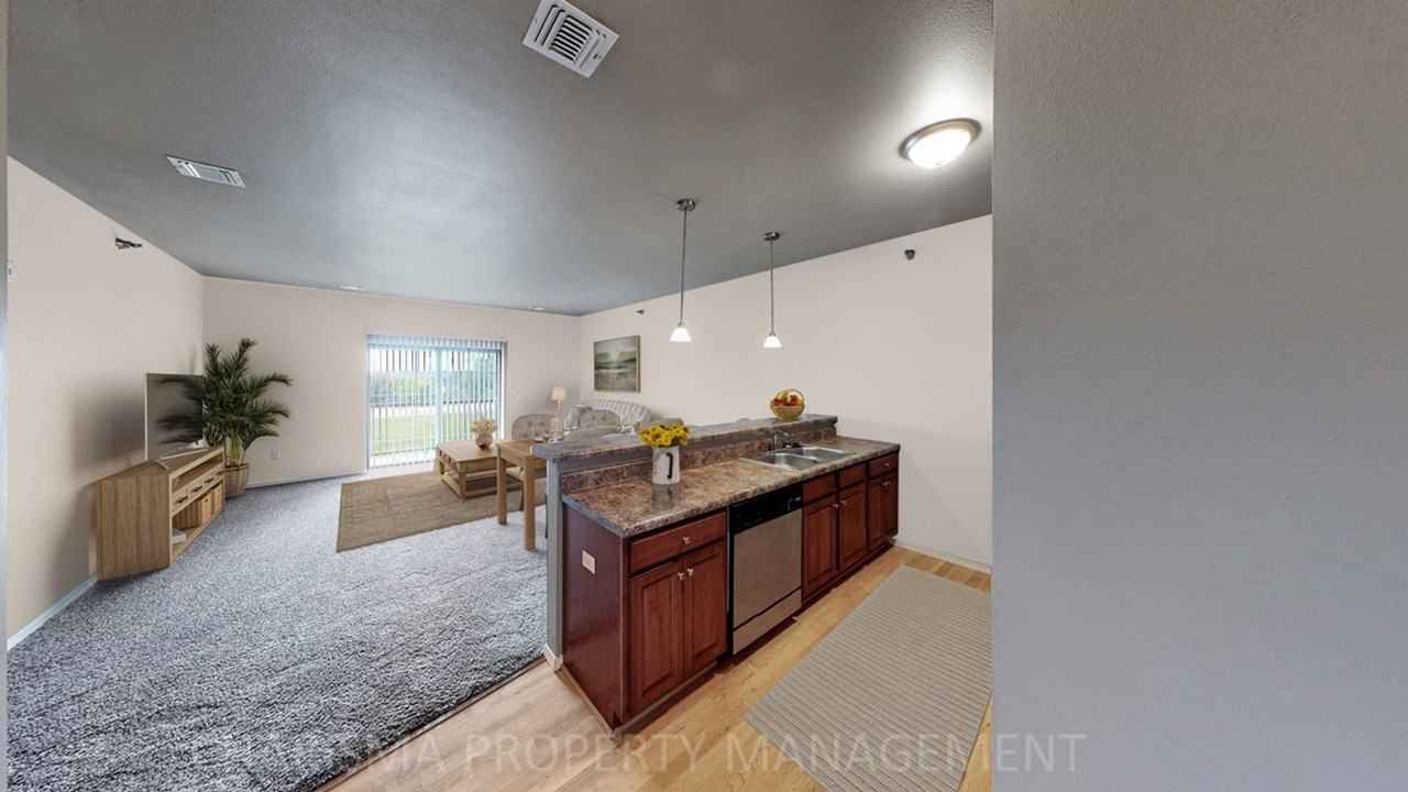 705 S Eighth Ave - Photo 6 of 45