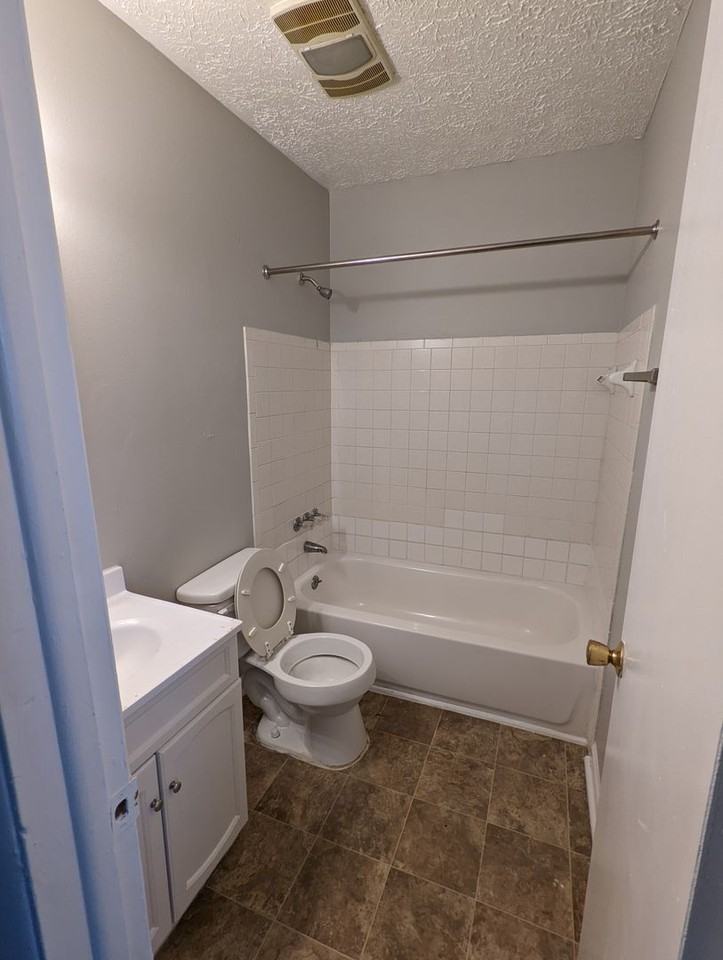 15 S Webster Ave - Photo 2 of 6